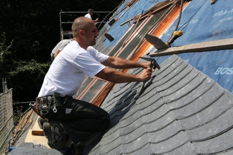 Dachsanierung Förderung Schiefer