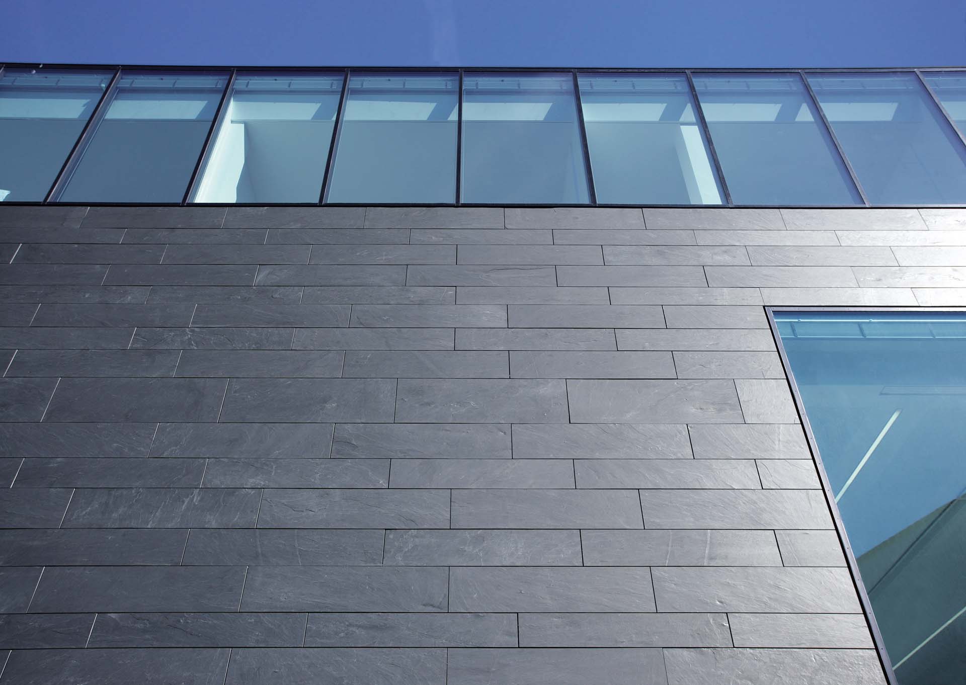 schieferwerksteinfassade-symmetrischedeckung-hsk-galerie-7-2 schieferwerksteinfassade-symmetrischedeckung-hsk-galerie-7-2