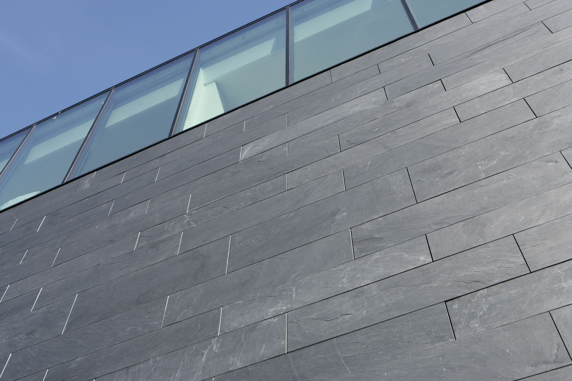 schieferwerksteinfassade-symmetrischedeckung-hsk-galerie-7-3 schieferwerksteinfassade-symmetrischedeckung-hsk-galerie-7-3